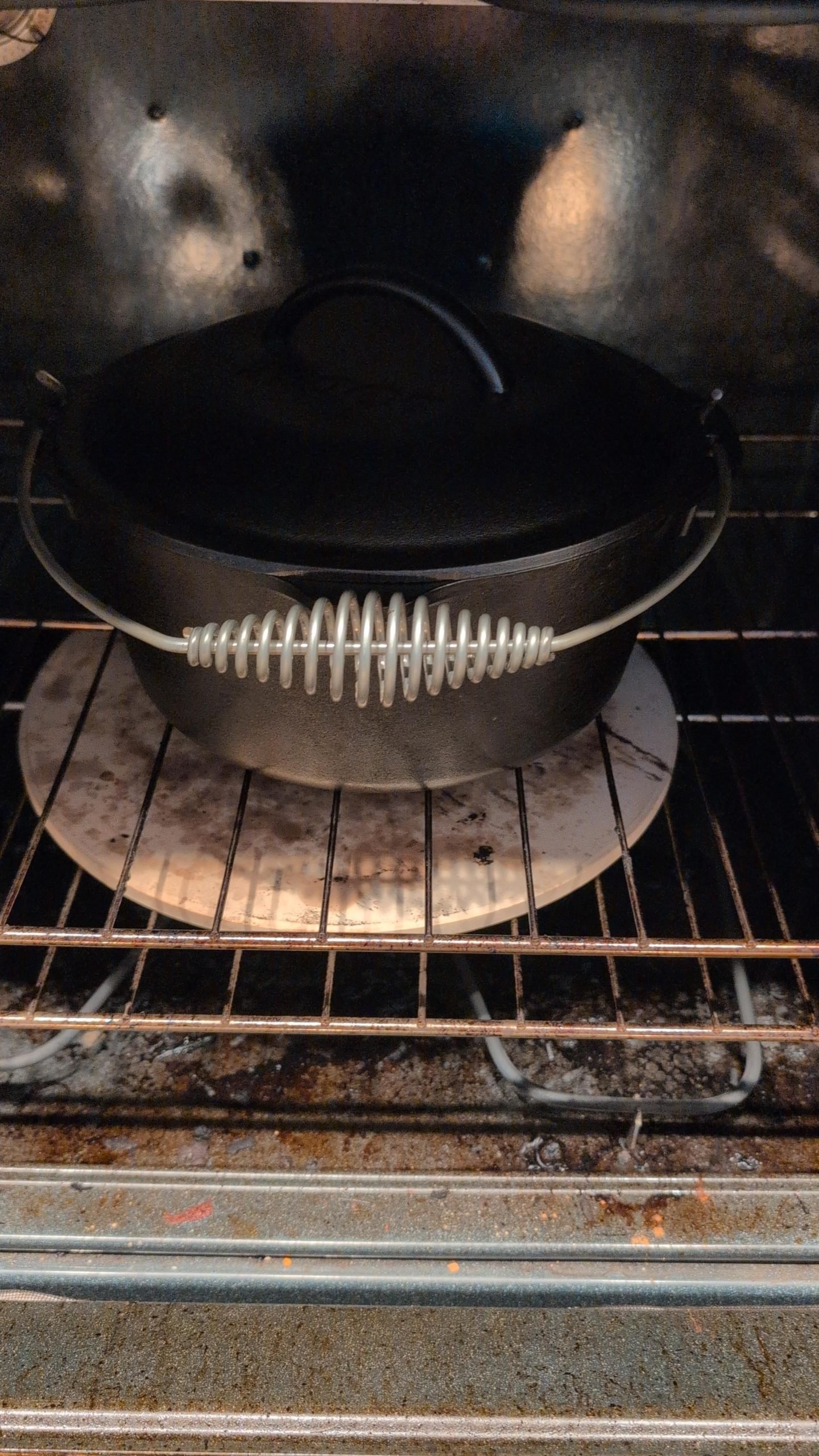 Burnt Bottom of Dutch Oven: Easy Fixes to Save Your Cookware