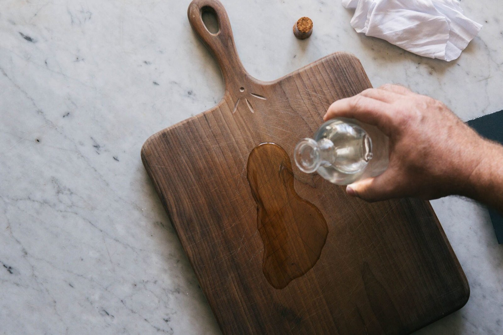 How Many Coats of Mineral Oil on Cutting Board: Expert Guide