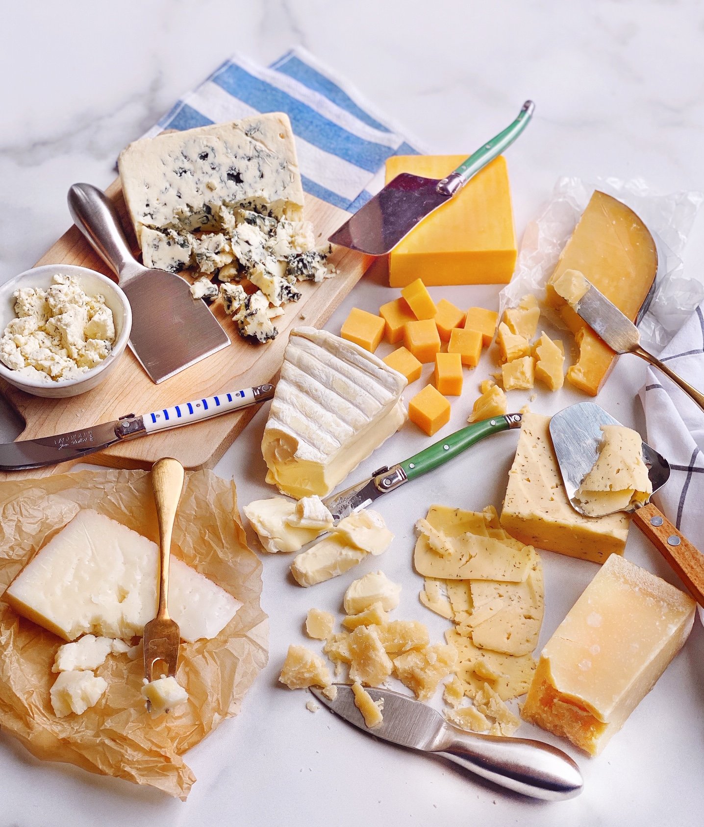 How to Cut Gouda for a Charcuterie Board: Expert Tips & Tricks