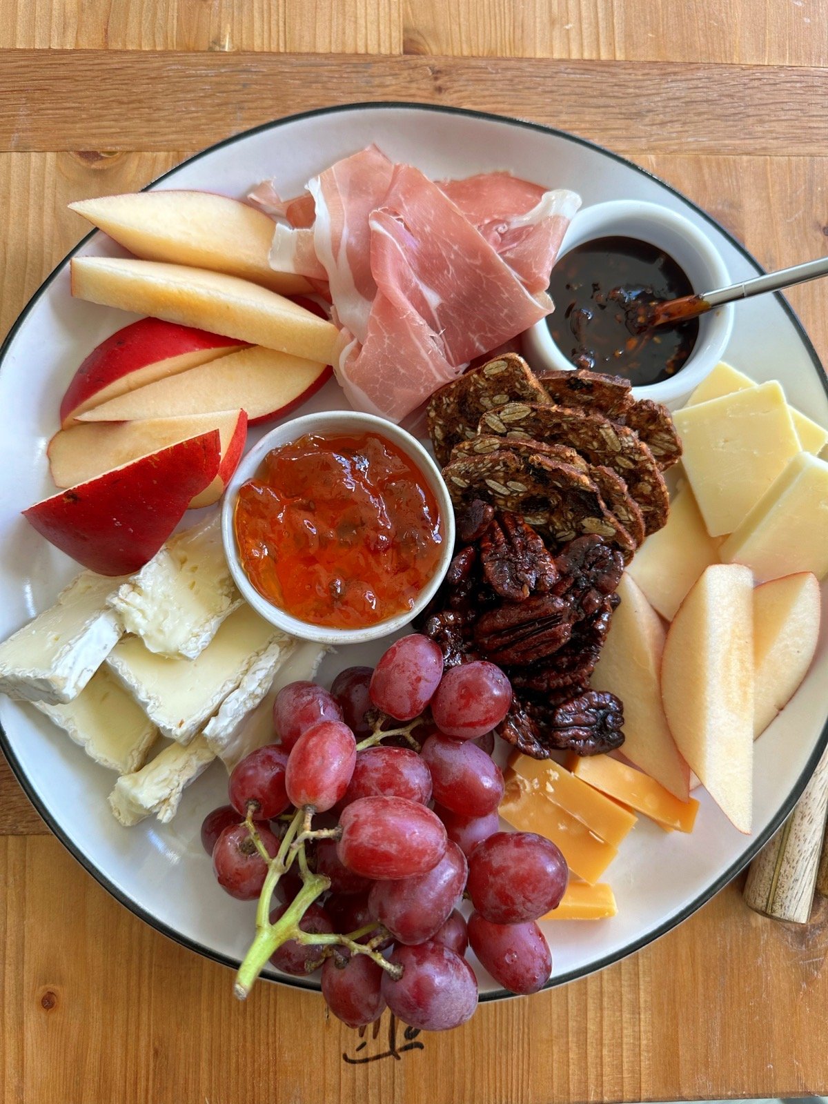 How to Cut Smoked Gouda for Charcuterie Board: Expert Tips